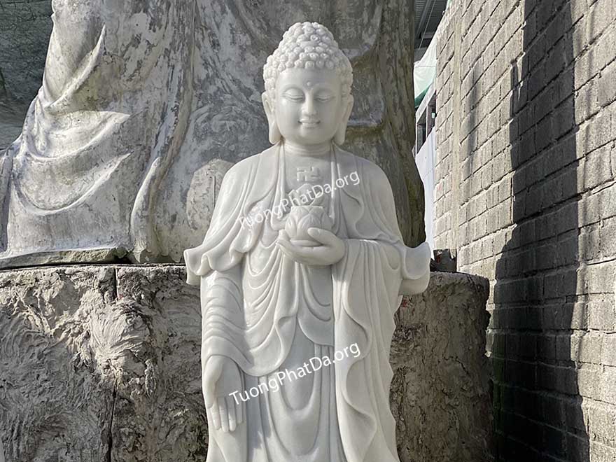 Ai làm tượng Phật A Di Đà bằng đá tại Làng đá Mỹ nghệ Non Nước?